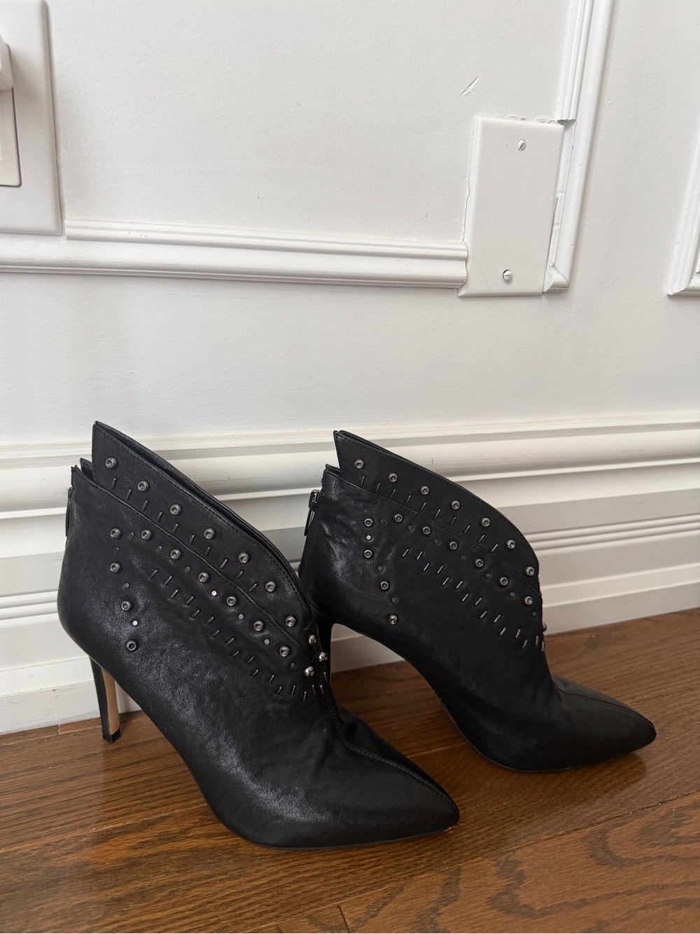 Vince Camuto Studded Kavippa booties size 9